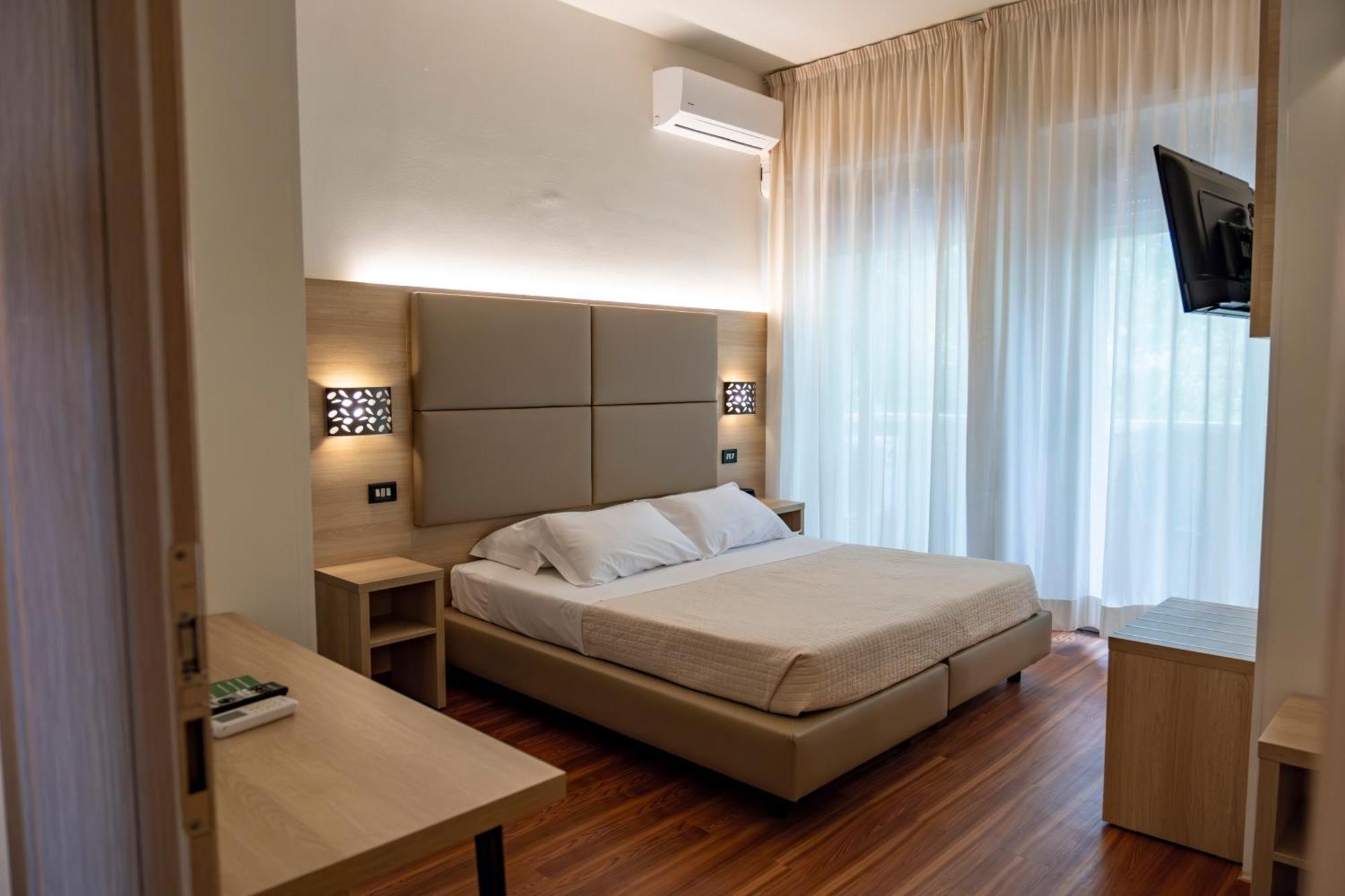 רימיני Hotel St Gregory Park מראה חיצוני תמונה
